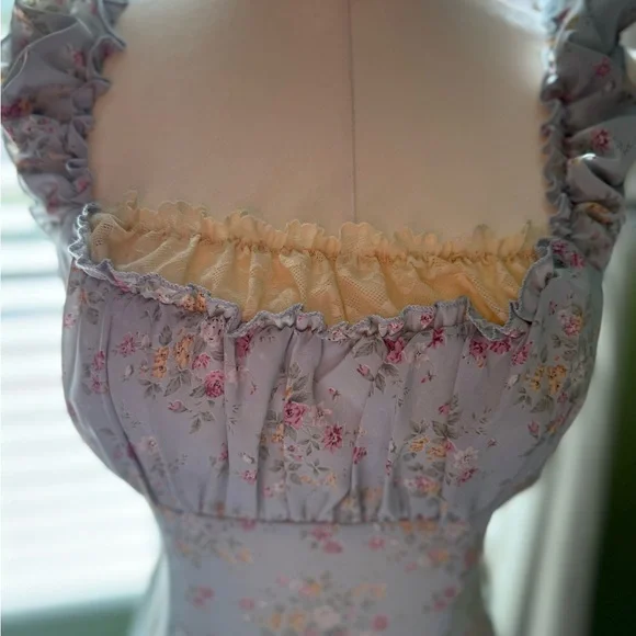 Floral Ruffle milk made Dress - Picture 4 of 4